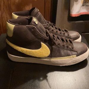 Nike high blazer supreme size 12